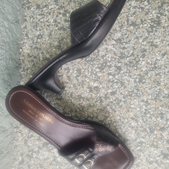 Donald J. Pliner Women's Brown Sandals - Picture 2 of 9